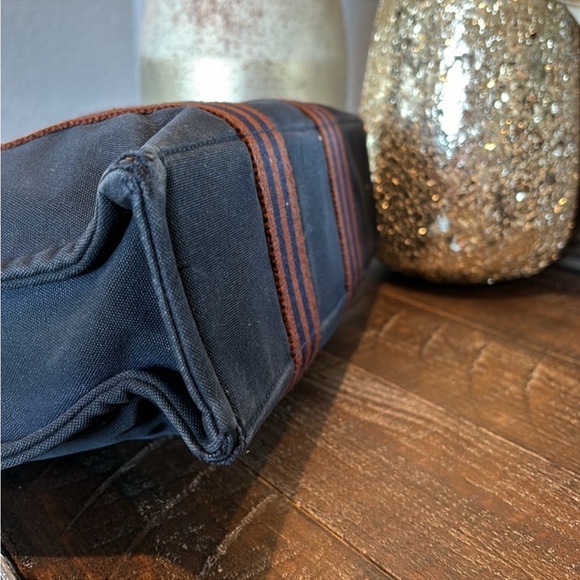 Hermes Toile Fourre-Tout PM. In good used condition. Distress look. - Picture 6 of 11